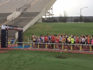 race crowd waiting for runners