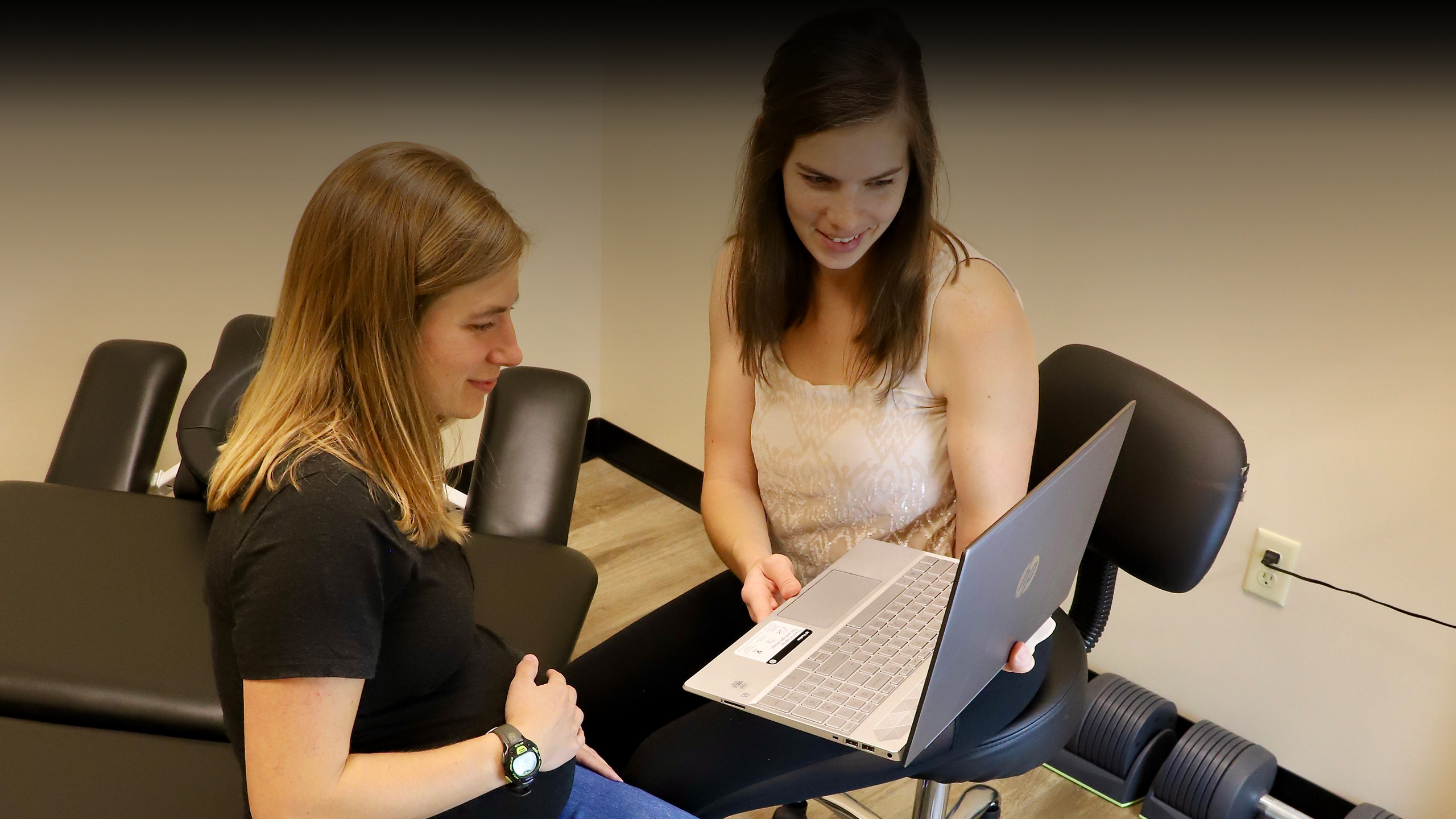 dr rachel sparks meeting with pregnant chiropractic patient